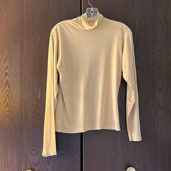 Lord & Taylor gold 100% silk, turtleneck top. Size Small - Picture 1 of 4
